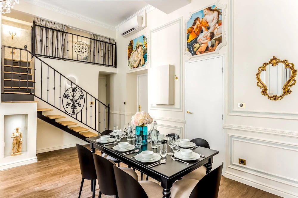 Luxury 3 Bedroom 2 Bathroom Palace Apartment - AC - Louvre