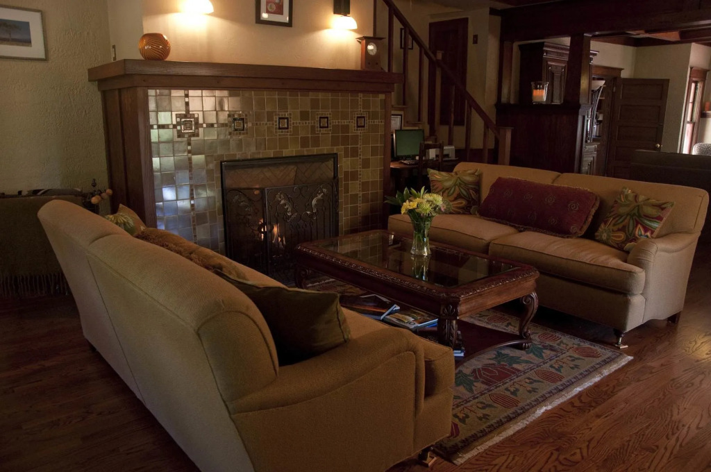 Lara House Bed and Breakfast