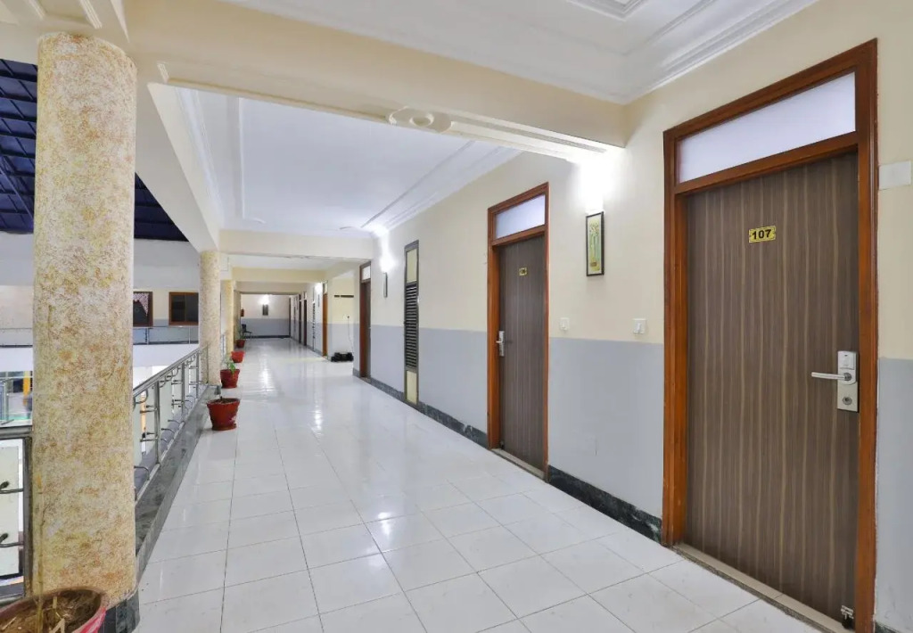 Infocity Club And Resort By OYO Rooms
