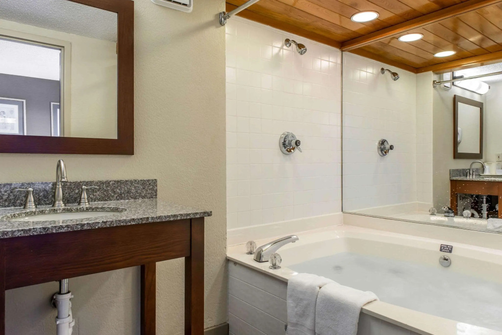 Comfort Inn & Suites Johnstown - Richland Town Center