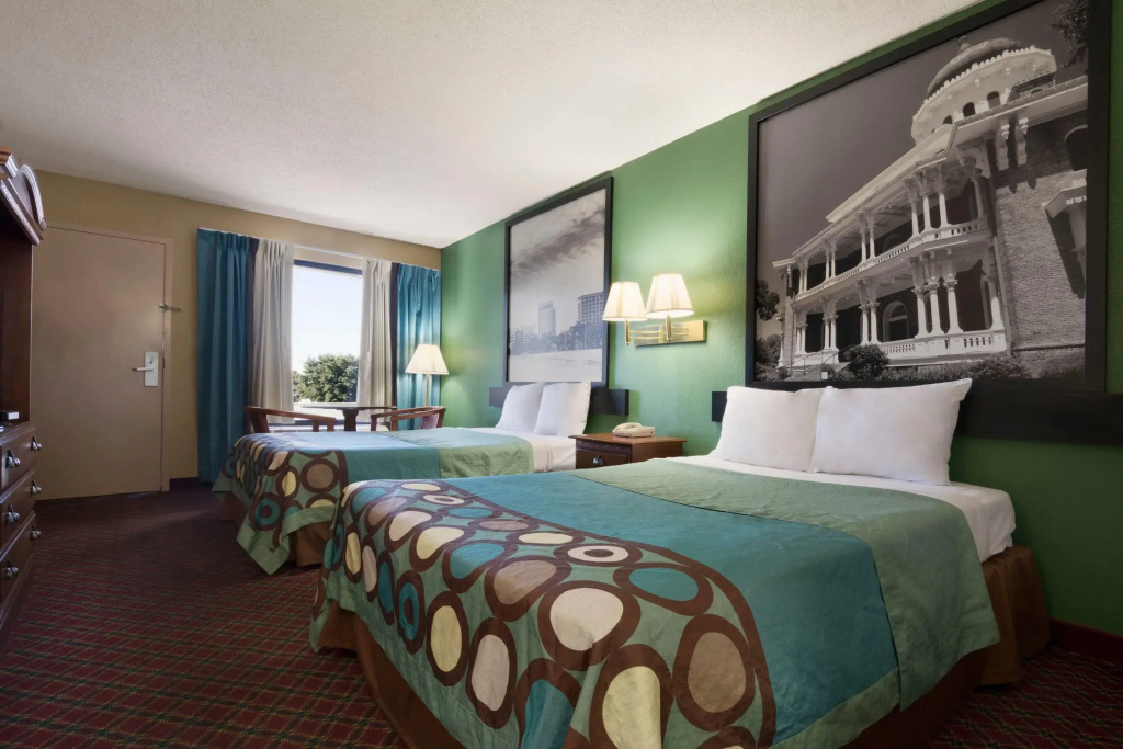 Super 8 by Wyndham Hattiesburg North - University Area