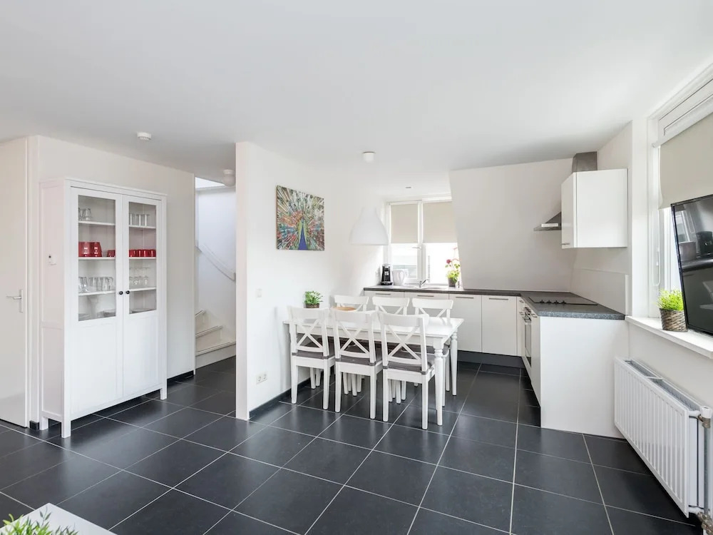 Lovely Holiday Home in Ouddorp Near Lake