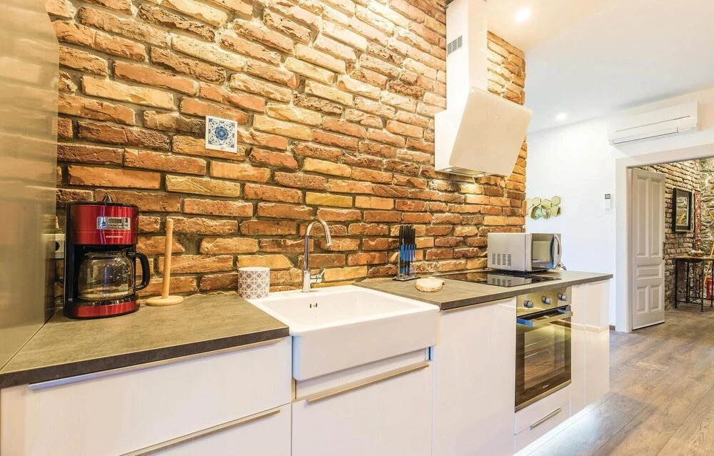 Amazing Home in Icici With Wifi and 5 Bedrooms