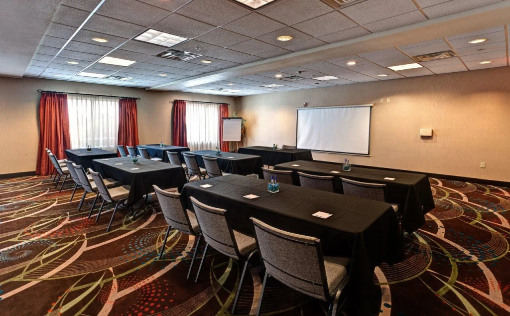 Holiday Inn Express Northwest Maize by IHG