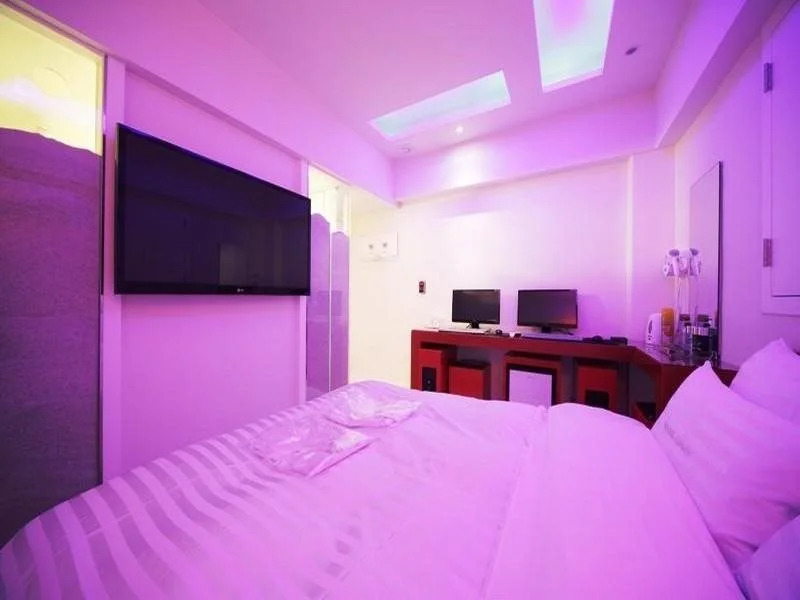 Candy Hotel