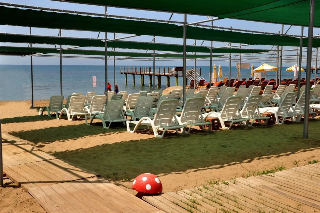Lavitas Hotel