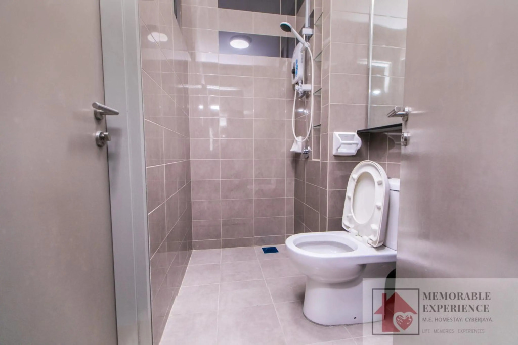 Express Check-in Deluxe Cozy Studio for 1-2Pax WIFI Indoor Carpark TV Fridge Washing Machine