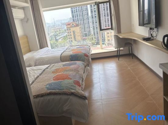 Weihai Jiaqi Hotel (Weihai high speed railway bus terminal store)