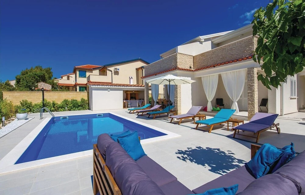 Nice Apartment in Barbat With Outdoor Swimming Pool, Wifi and 3 Bedrooms