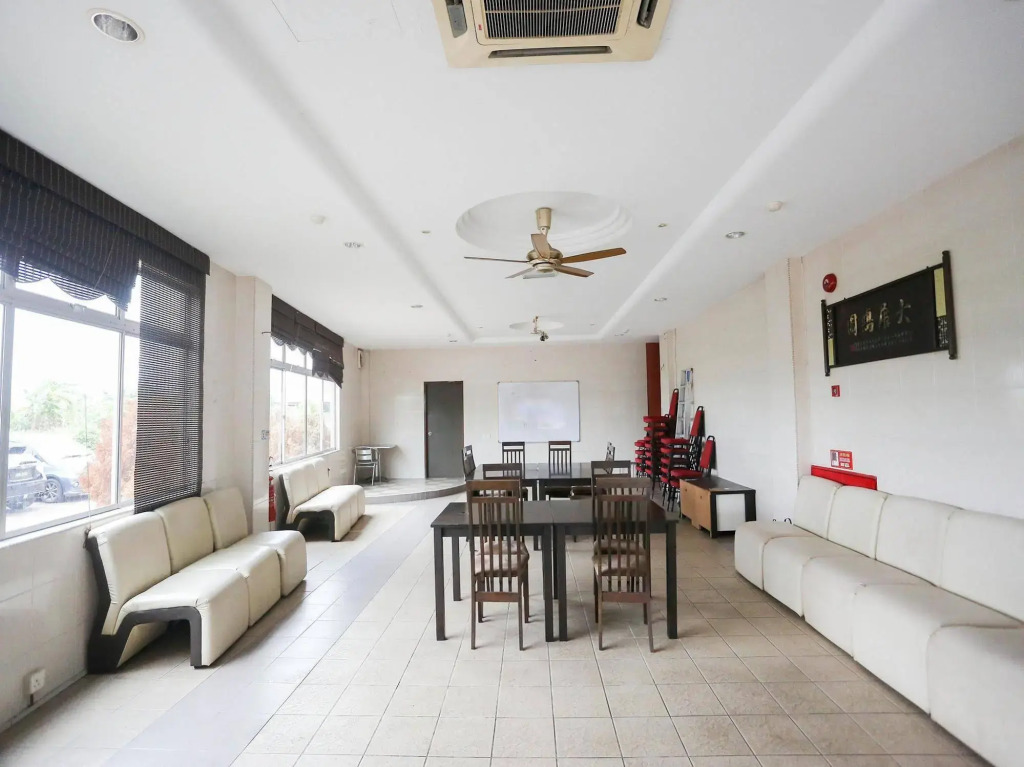 OYO Rooms Jalan Danga Sutera