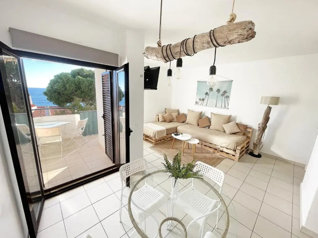 Beachfront Oura - 100m Beach, Seaview, Garage, 300m Strip