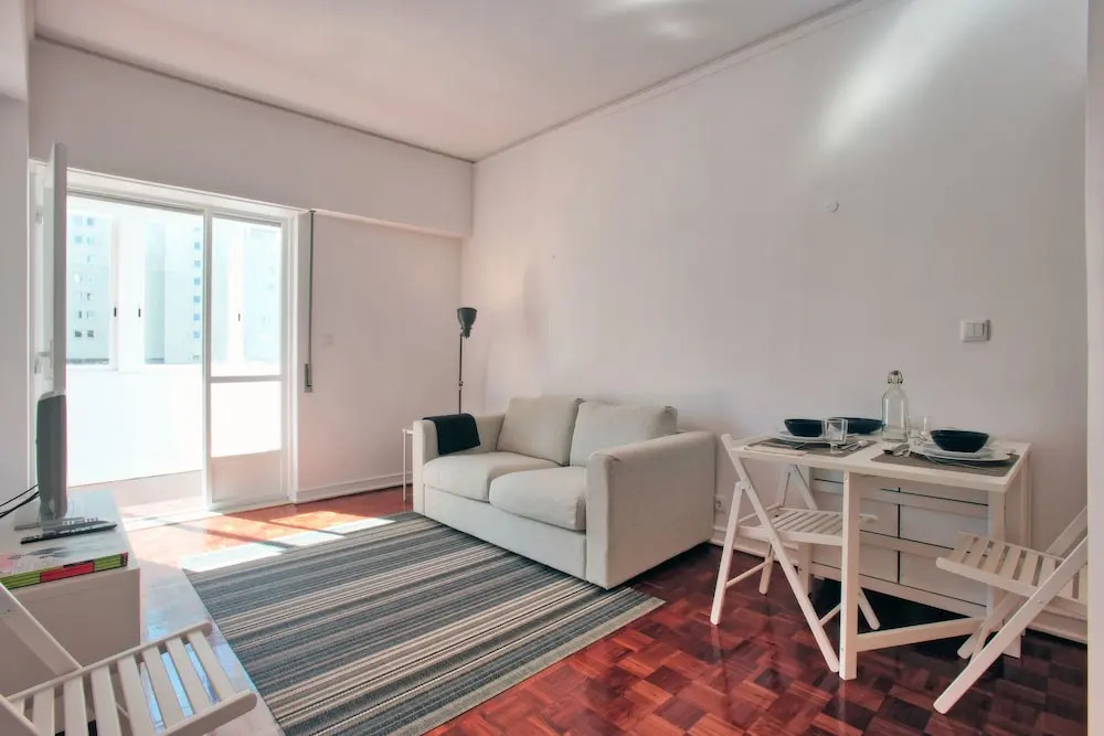 Portuguese Living Columbano Executive