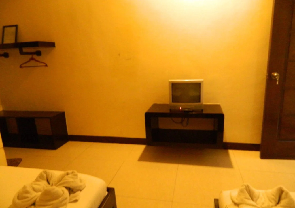 Avenue 5 Hotel