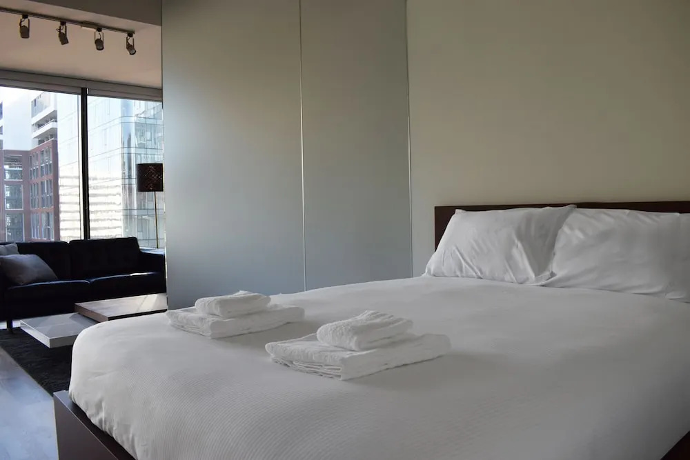 Modern Downtown Studio in High Rise