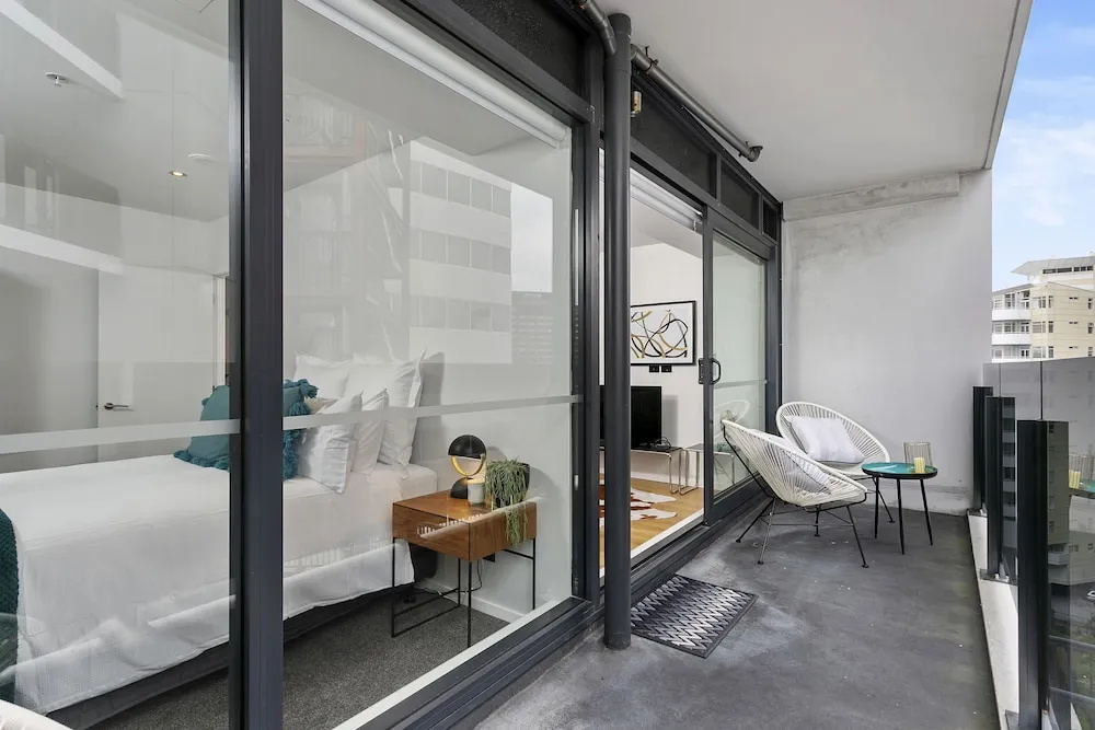 Brand New Refurbished 2 Bedroom In City By Urban Butler