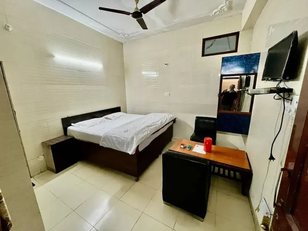 Hotel Raj Golden & Restaurant
