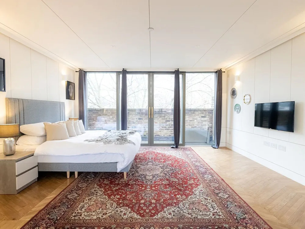 Five Bedroom Near Camden Arts Centre by Bevilla