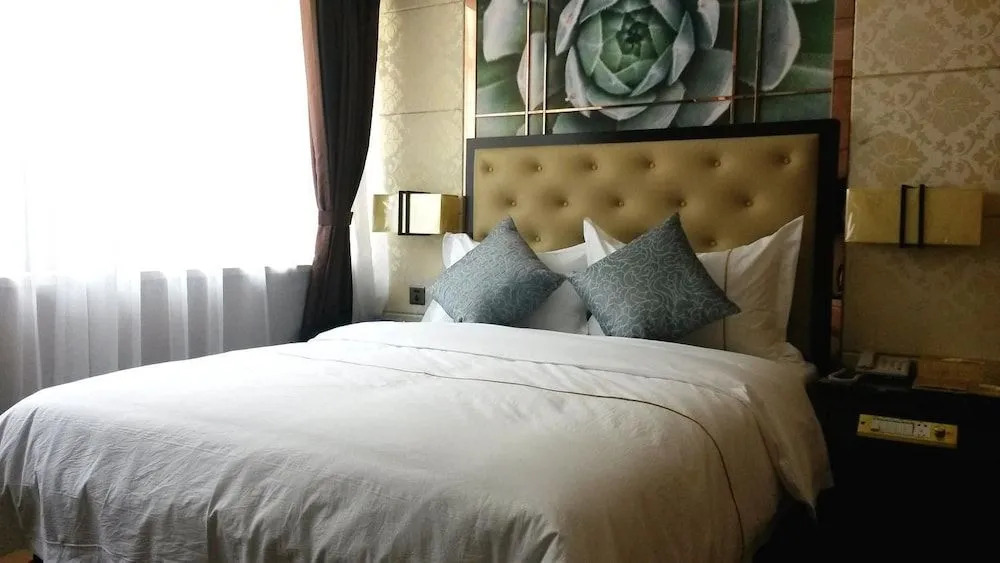 No. 8 Chain Hotel