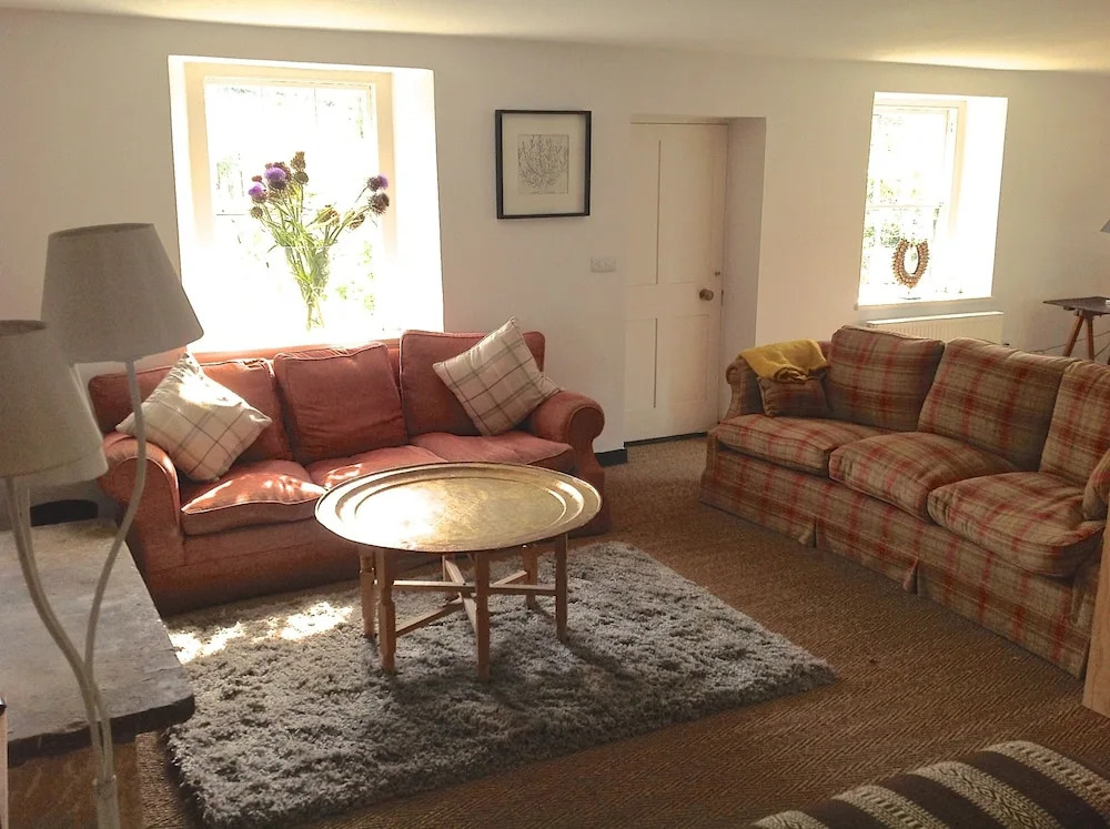 Large Boutique Holiday House With hot tub Near Bath