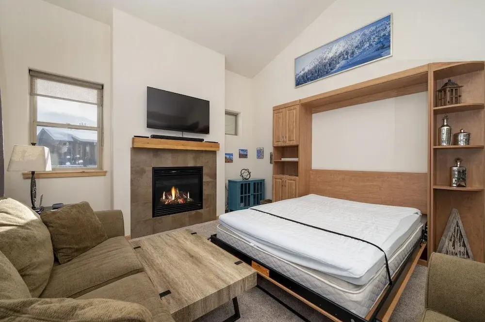 Trailhead Lodge One Bedroom 801 Condo by RedAwning