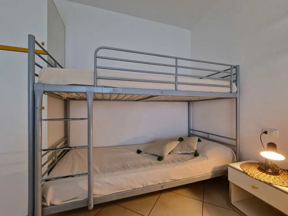 Luminous one Bedroom Flat With Side sea View
