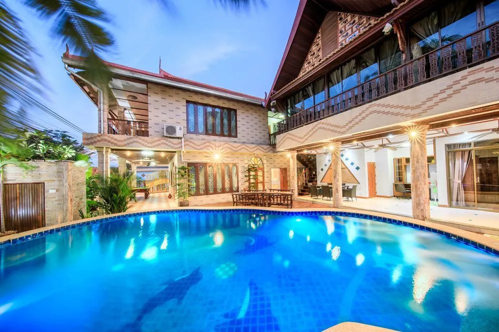 Grand Party Pool Villa