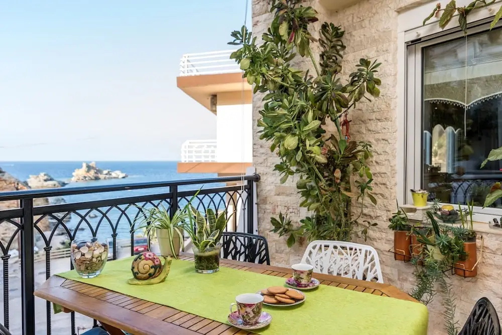 M N Luxury Apartment Sea View