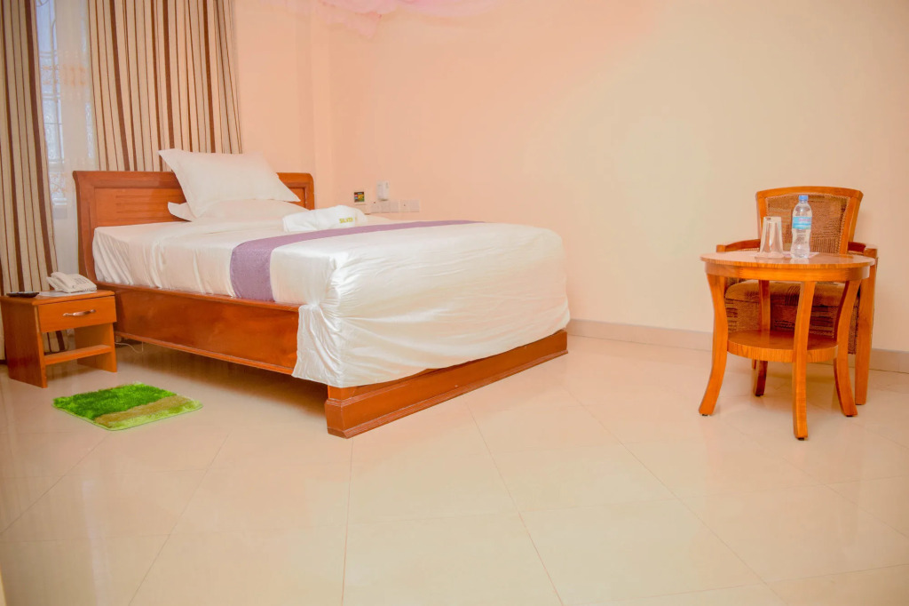 Silver Paradise Hotel
