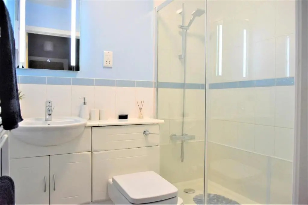 Bard's Nest, central flat, FREE allocated parking, 3 mins walk to Birthplace