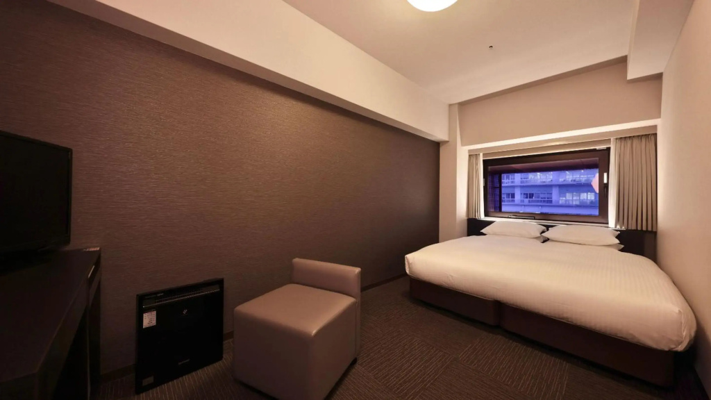 Minamisenri Crystal Hotel