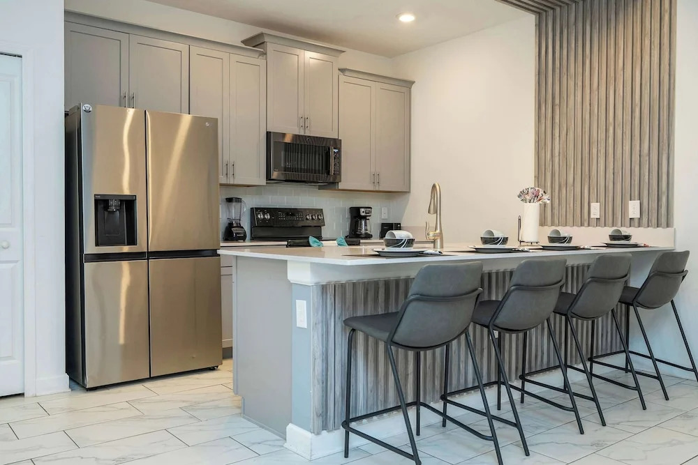 Stunning 4Bd W/ Pool @ Storey Lake 4239