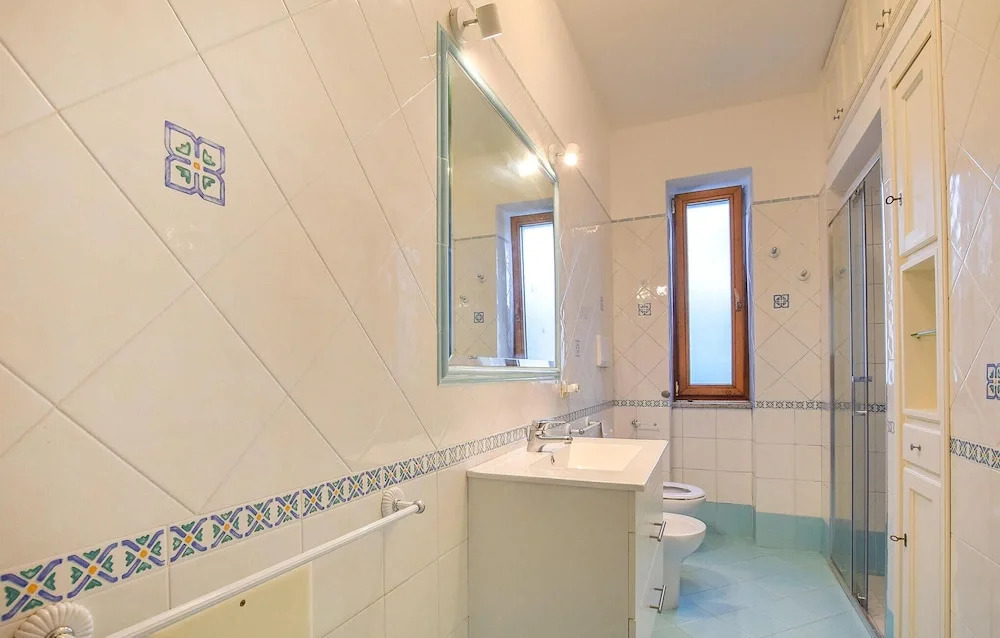 Nice Apartment in Ischia With 3 Bedrooms and Wifi