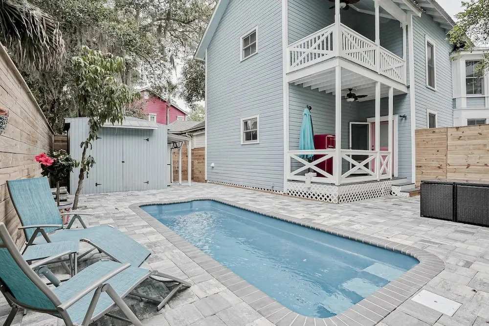 Classic Victorian Home Near Downtown With a Private Pool, Wifi, & Washer/dryer