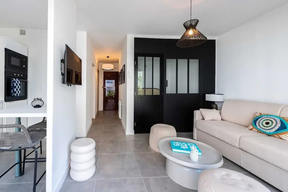 Beautiful Flat With Balcony - 200m From the Beach