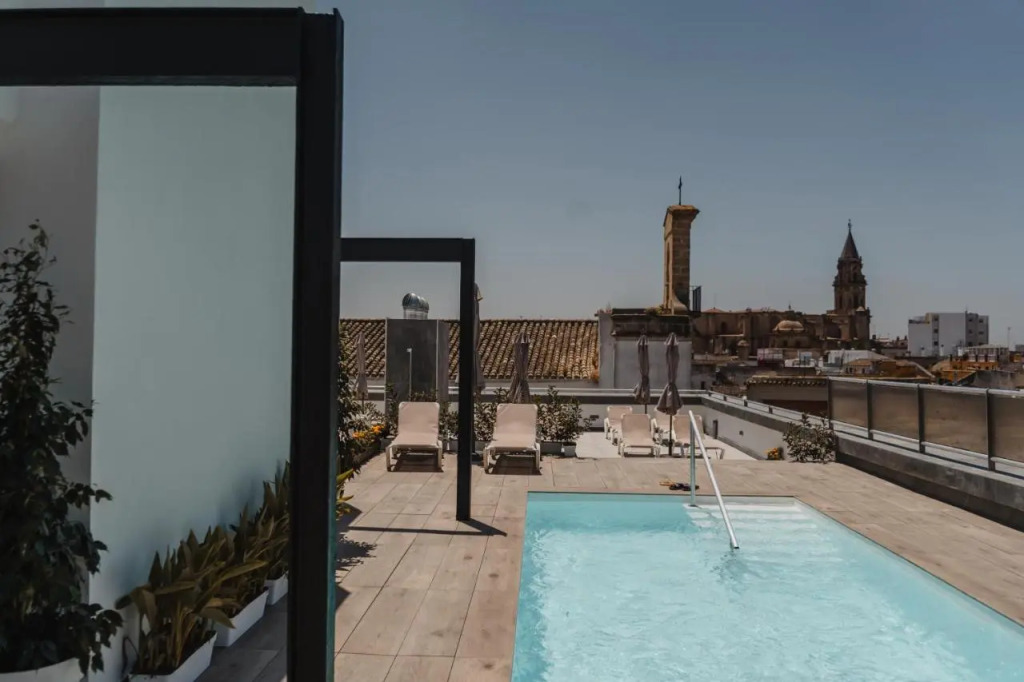esZentrico Suites & Rooftop bar