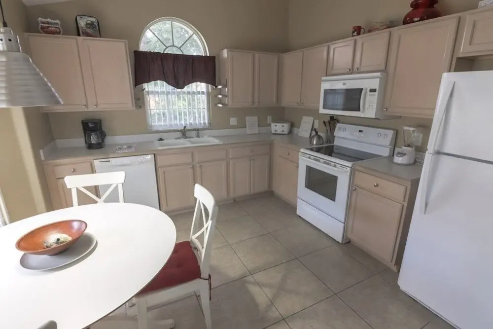 Marlin's Manor With South Facing Pool! All Day Sun 4 Bedroom Home by Redawning