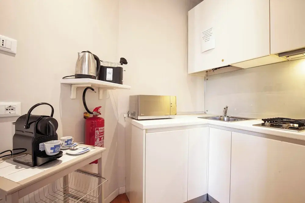 San Polo Apartment with Balcony