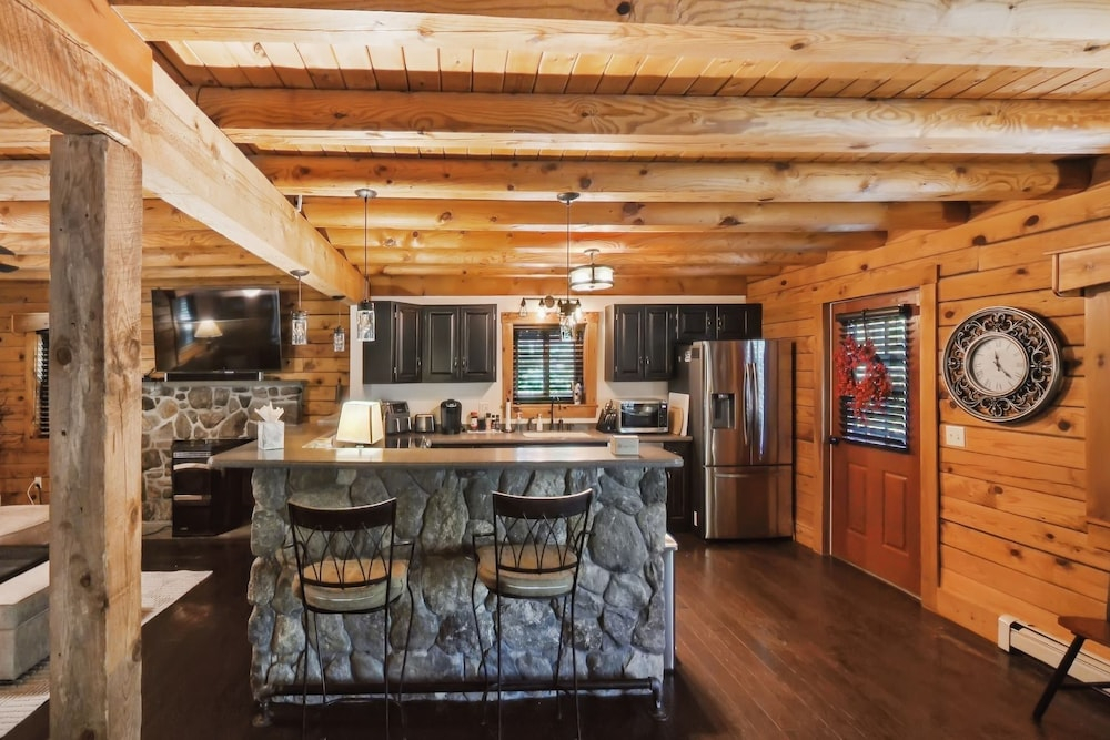 Cushing Home Family Cabin Near Wachusett Mtn 4 Bedroom Home