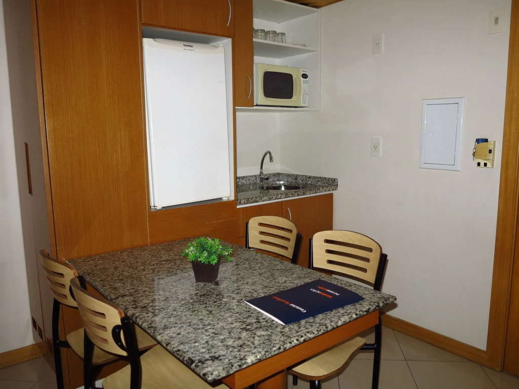 Stay - Apartamentos, Studios e Quartos - Piscina, Jacuzzi e Sauna - 400m da Praia Central