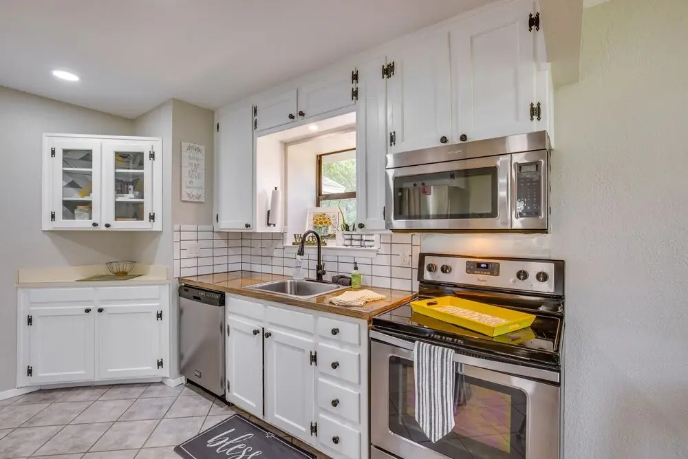 Charming Granbury Cottage Retreat w/ Private Patio