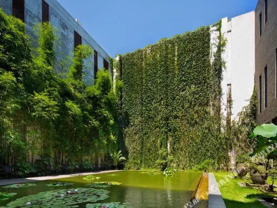 Yunmeng Hotel