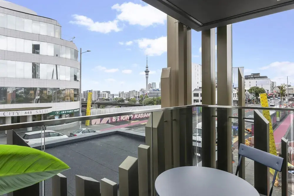 Brand new & vibrant living on K'rd