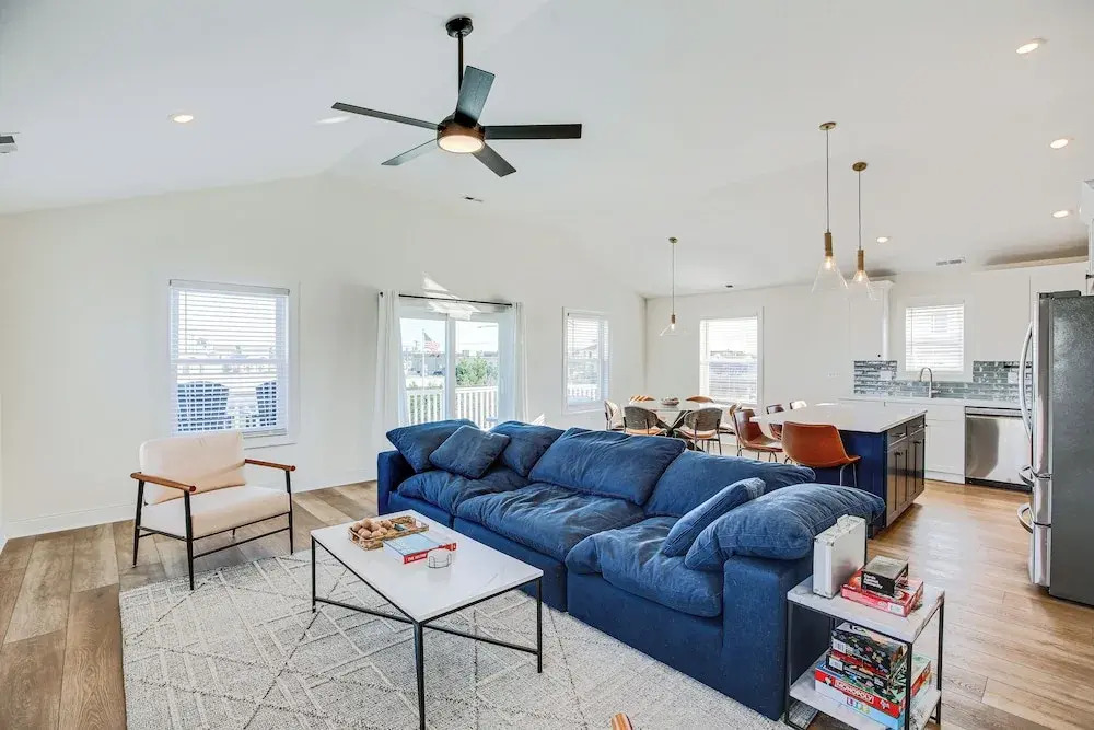 Spacious Wildwood Condo: Walk to Beach!