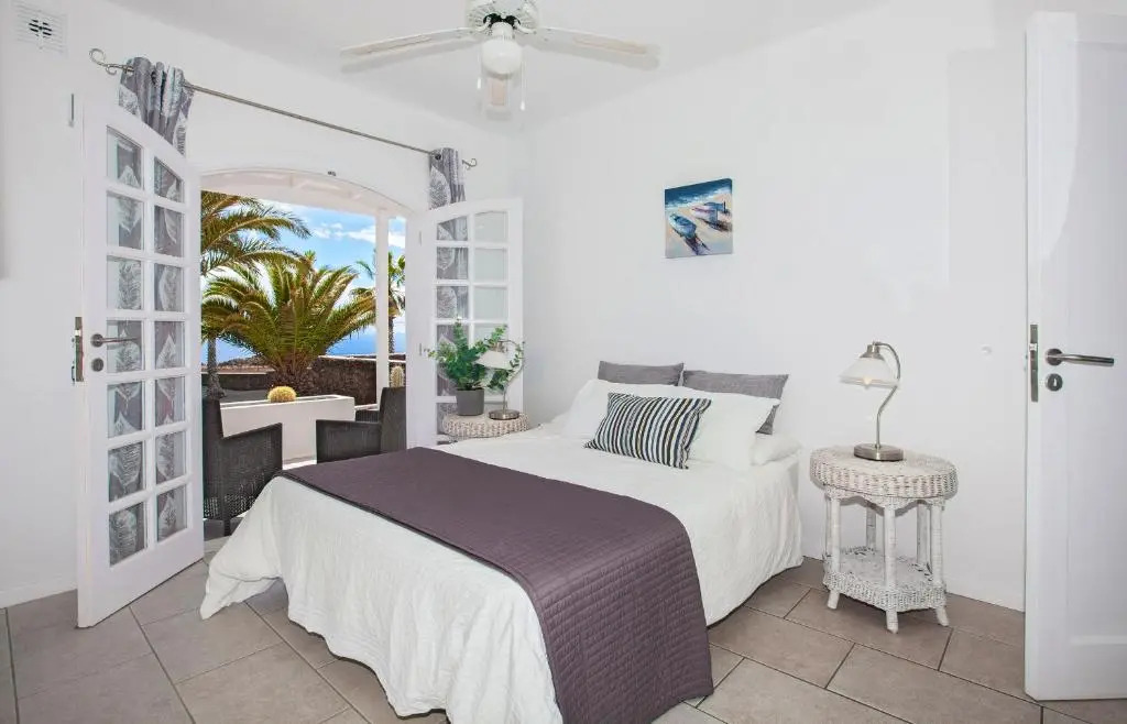 Villa Quiquere - great 4 bedroom Puerto Calero villa with heated pool hot-tub