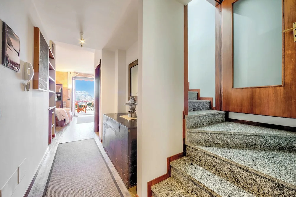 Miralago Lake View & Private Garden