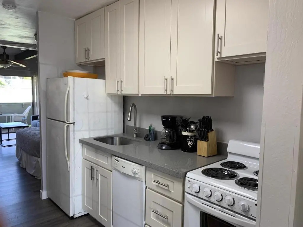 New! Enjoy a cozy studio and walk to beach!