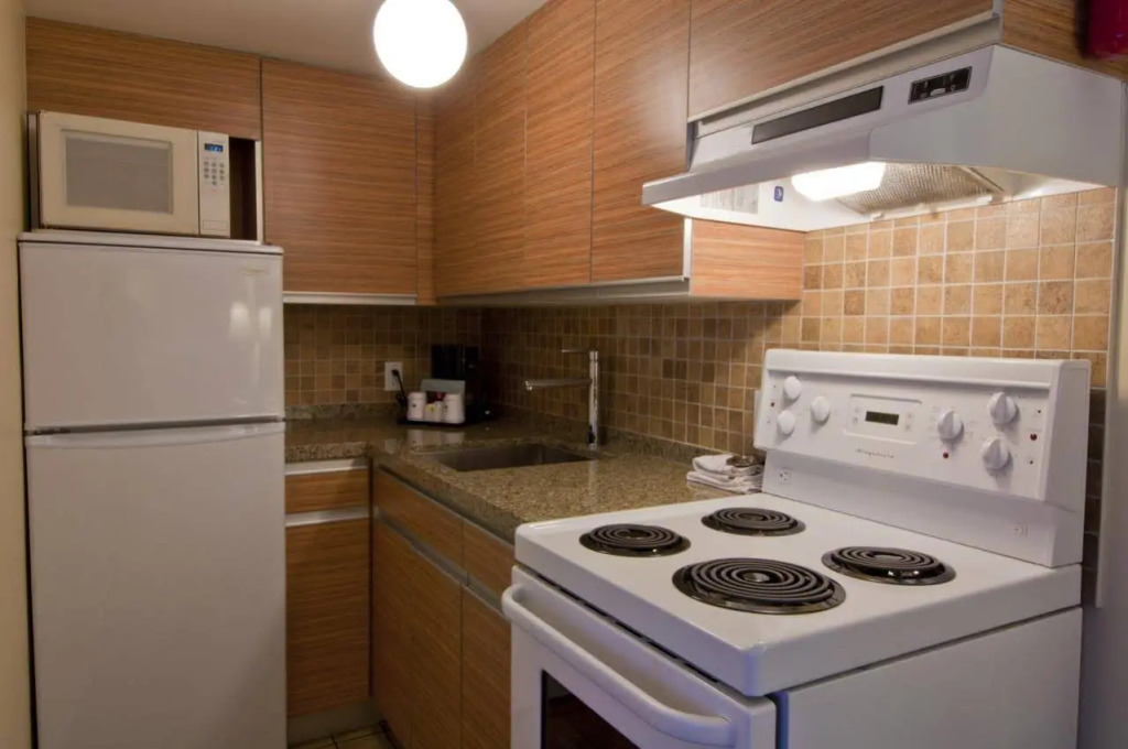 Best Western PLUS Burnaby Hotel