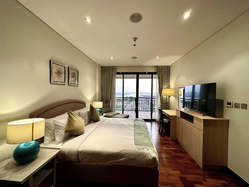 Lux BnB I Palm Jumeirah Resort I Palm Views