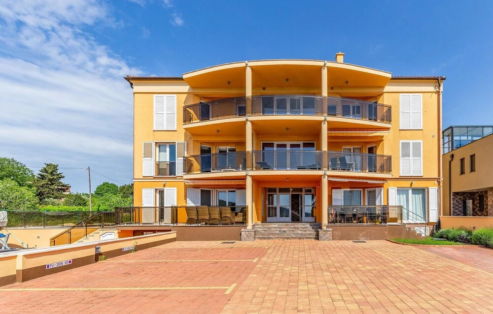 Nice Apartment in Pomer With Wifi and 1 Bedrooms