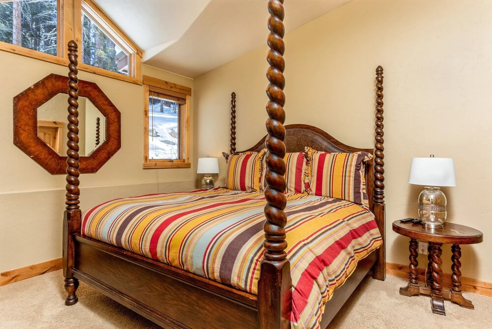 New Listing! Upscale W/ Private Hot Tub 5 Bedroom Townhouse